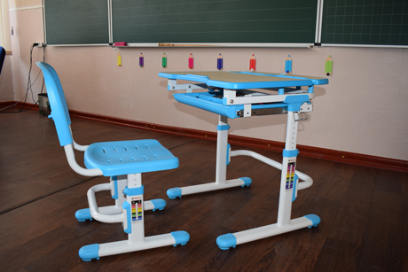 Свежие новости: Депутат Ерік Григорян допоміг придбати спеціалізовані парти для найстарішої школи Южноукраїнська