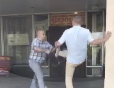 Свежие новости: Появилось видео драки депутатов в Южноукраинске