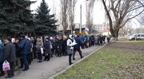 Свежие новости: У «Николаевской электроснабжающей компании огромные очереди»: люди падают в обморок, вызывают «скорые»