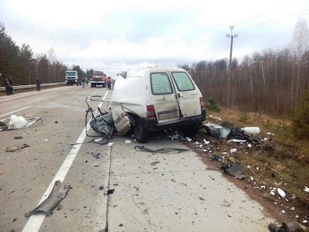 Свежие новости: Жуткое ДТП под Житомиром: фура снесла автомобиль с людьми