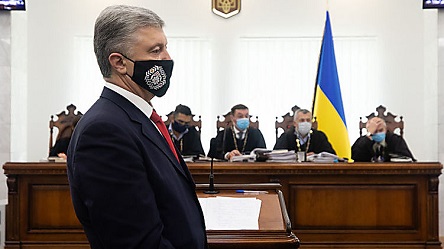 Свежие новости: В экс-президента Порошенко бросили фальшивые доллары