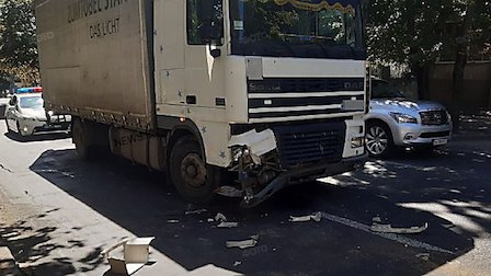 Свежие новости: В Николаеве произошло ДТП при участии грузовика и полицейского автомобиля