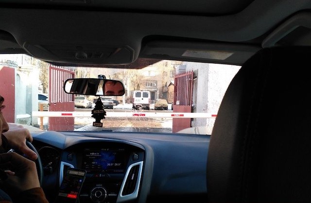 Свежие новости: В Николаеве таксисту пришлось таранить шлагбаум больницы, чтобы доставить тяжелобольного пациента