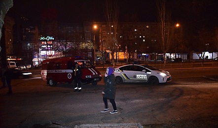 Свежие новости: ВИДЕО: В Николаеве полицейские и спасатели предотвратили самоубийство мужчины: он хотел выпрыгнуть из окна 6-го этажа