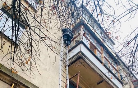 Свежие новости: В Николаеве 2-летний сын закрыл отца на балконе