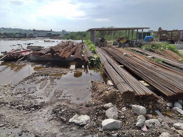 Свежие новости: Возле Новой Одессы прорвало дамбу и вода затопила стройплощадку Троицкого моста