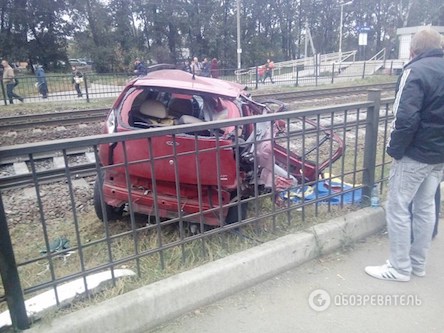 Свежие новости: Под Киевом поезд протаранил автомобиль с людьми: опубликованы фото