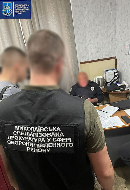 Свежие новости: На Миколаївщині затримали військового, який намагався дати $500 патрульному