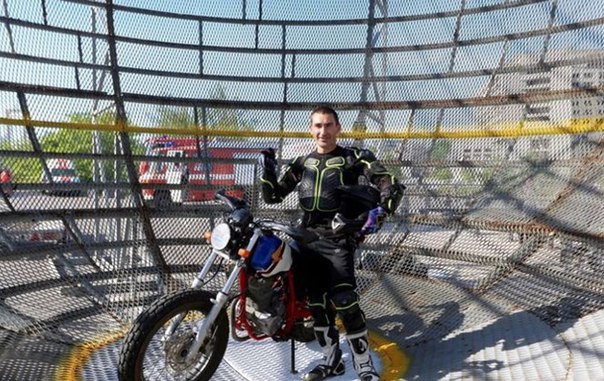 Фото новости: Каскадер из Украины побил мировой рекорд и был госпитализирован Свежие новости: Каскадер из Украины побил мировой рекорд и был госпитализирован