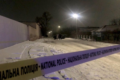 Фото новости: Бойцы КОРД штурмом взяли дом вооруженного жителя Доманевки, который нанес увечья отцу Свежие новости: Бойцы КОРД штурмом взяли дом вооруженного жителя Доманевки, который нанес увечья отцу