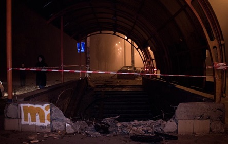 Свежие новости: В Киеве автомобиль протаранил подземный переход