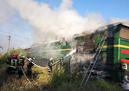 Свежие новости: У Миколаєві гасили пожежу локомотива Інтерсіті Херсон-Київ