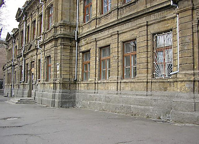 Свежие новости: Экс-глава Фонда коммунального имущества Николаева отдал пожизненно кабинет во 2 гимназии скандальному фонду, собирающему деньги с родителей