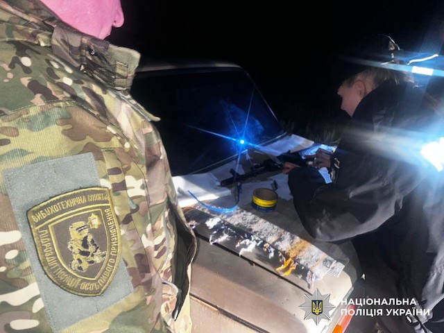 Фото новости: На Баштанщині поліцейські викрили підозрюваного у незаконному зберіганні зброї та боєприпасів Свежие новости: На Баштанщині поліцейські викрили підозрюваного у незаконному зберіганні зброї та боєприпасів