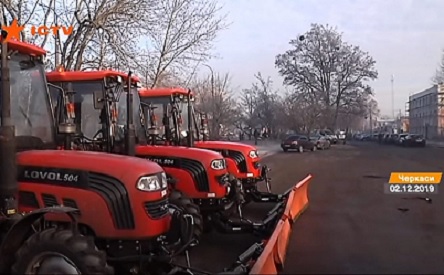 Фото новости: ВИДЕО: В Черкассах чиновники потратили 3 миллиона на уборку снега, который так и не выпал Свежие новости: ВИДЕО: В Черкассах чиновники потратили 3 миллиона на уборку снега, который так и не выпал