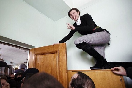 Свежие новости: ГБР вручила подозрение экс-нардепу Чорновол за нападение на журналиста сайта «Шарий.net»