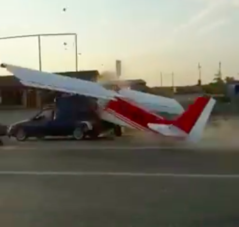 Свежие новости: В Чечне самолет врезался в автомобиль на трассе