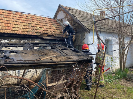 Свежие новости: На Николаевщине из-за неосторожного обращения с огнем горела крыша хозпостройки: пострадавших нет