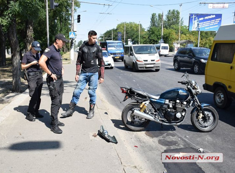 Свежие новости: В Николаеве мотоциклист сбил девушку
