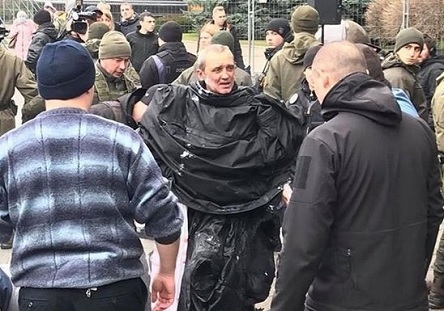 Свежие новости: ВИДЕО: Под Офисом президента мужчина устроил самоподжог