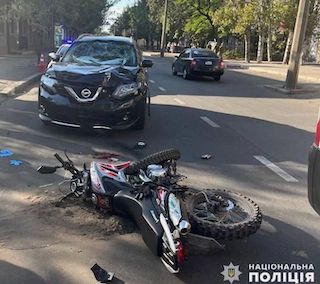 Свежие новости: В Миколаєві зіткнулись легковик та мотоцикл: постраждали двоє підлітків