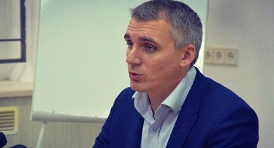 Свежие новости: ВИДЕО: Сенкевич возмущен тем, что на ремонт школы №36 снова нужны деньги: «За эти деньги можно было построить завод по производству яиц Фаберже»