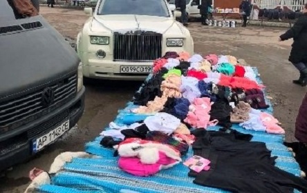 Свежие новости: В Житомире женщина продавала картошку из элитного Rolls-Royce