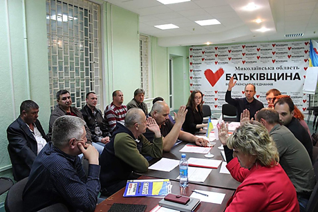 Свежие новости: В первомайской «Батьківщине» сменили руководство и назначили главой замешанного в коррупционном скандале депутата