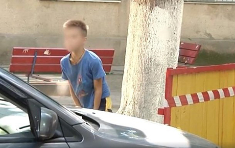 Свежие новости: В Одессе дети требовали деньги за въезд во двор дома