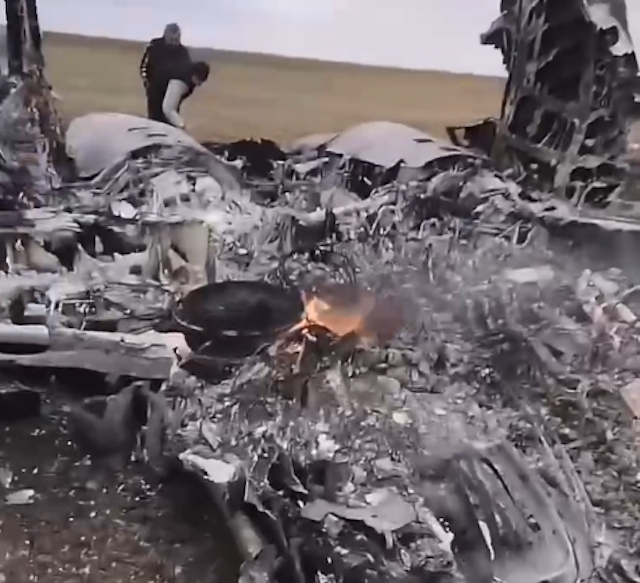 Фото новости: В сети показали горящий самолет, сбитый в Николаевской области Свежие новости: В сети показали горящий самолет, сбитый в Николаевской области