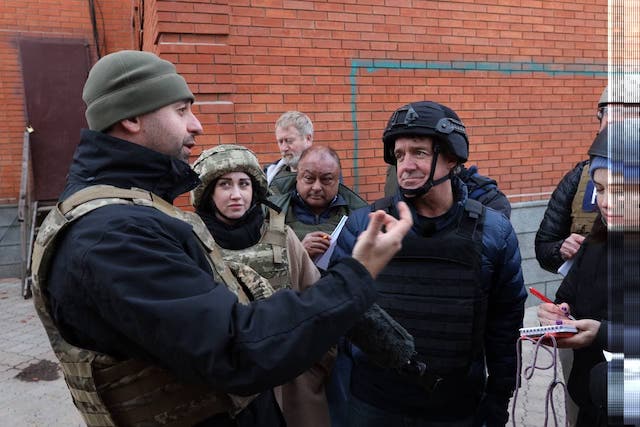 Свежие новости: Арахамия, нардепы и зарубежные журналисты попали под обстрел, их эвакуировали