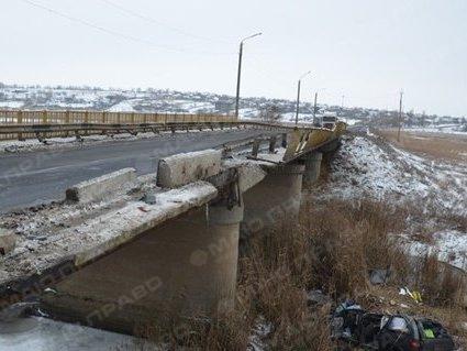 Свежие новости: В Новой Одессе с моста упал минивэн