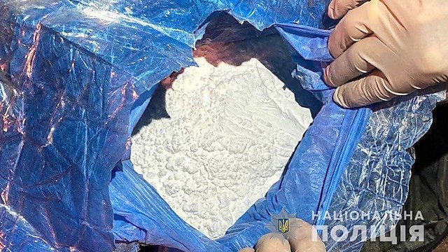 Свежие новости: В Киеве полиция задержала участников международной наркоторговли – у курьера изъяли два килограмма кокаина