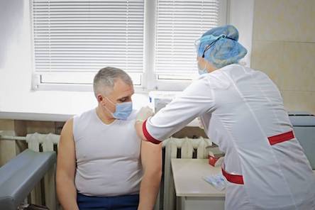 Свежие новости: Мэр Николаева Сенкевич и его замы привились препаратом Covishield