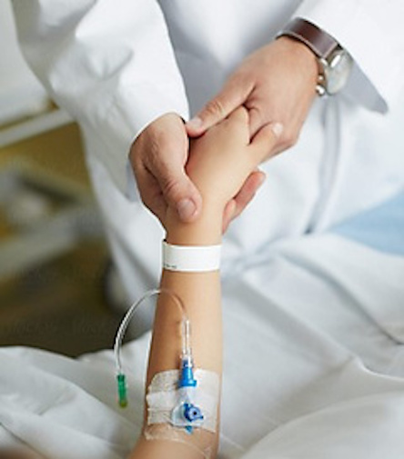 Свежие новости: Во Франции 66-летнего врача подозревают в изнасиловании 250 детей – предполагается, что он нападал на них, пока они были под наркозом