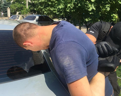 Свежие новости: Полицейский, организовавший торговлю наркотиками в Николаеве, остался под стражей