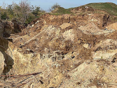 Свежие новости: В Николаеве на песчаном склоне ребенок попал под завал – его вытащил местный житель, но спасти мальчика не удалось