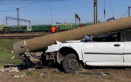 Свежие новости: Под Одессой легковушка сбила электроопору