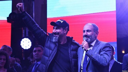 Фото новости: На митинге в Ереване выступил лидер группы System of a Down, а Пашинян объявил внеочередной выходной Свежие новости: На митинге в Ереване выступил лидер группы System of a Down, а Пашинян объявил внеочередной выходной