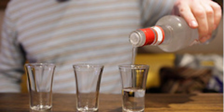 Свежие новости: В Украине рынок контрафактной водки составил 15 миллиардов гривен