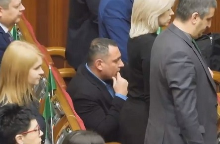 Свежие новости: Бужанский объяснил, почему не встал в Раде, когда поминали 