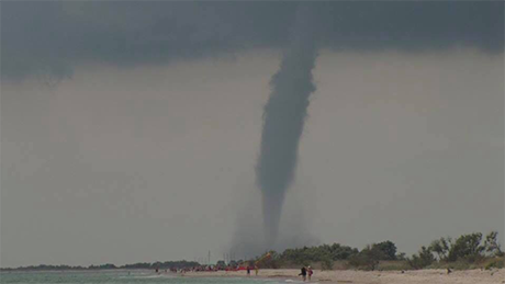 Свежие новости: Под Одессой пронесся смерч на глазах у сотен отдыхающих