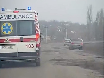 Свежие новости: Николаевские патрульные сопроводили в больницу «скорую», которая везла мужчину