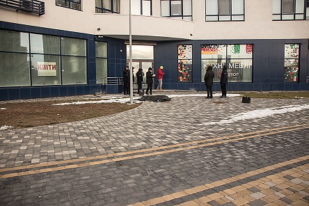 Свежие новости: В Киеве девушка покончила с собой, выпрыгнув с 23 этажа – в ее квартире нашли три предсмертные записки