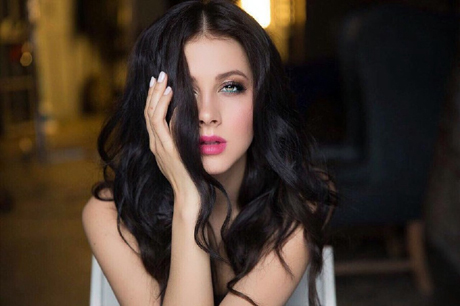 Фото новости: Южноукраинская экс-участница «ВИА гра» начала сольную карьеру с песни о любви Свежие новости: Южноукраинская экс-участница «ВИА гра» начала сольную карьеру с песни о любви