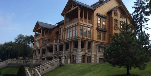 Фото новости: Путин обзавидуется: какие дворцы и имения выстроили украинские олигархи и политики Свежие новости: Путин обзавидуется: какие дворцы и имения выстроили украинские олигархи и политики