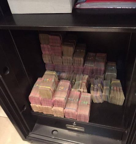 Свежие новости: ФОТО. СБУшники отобрали у одесского застройщика 20 миллионов