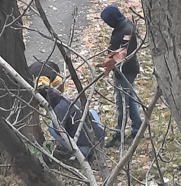 Свежие новости: «Реалии города», — николаевцы жалуются на наркозависимых, ищущих «закладки» во дворах