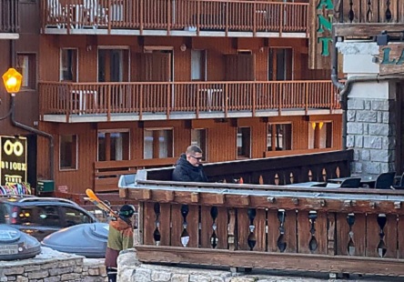 Свежие новости: Главу СБУ Баканова заметили на популярном горнолыжном курорте во Франции