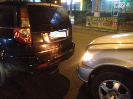 Свежие новости: ДТП в Николаеве: пьяный водитель внедорожника столкнулся с Мercedes